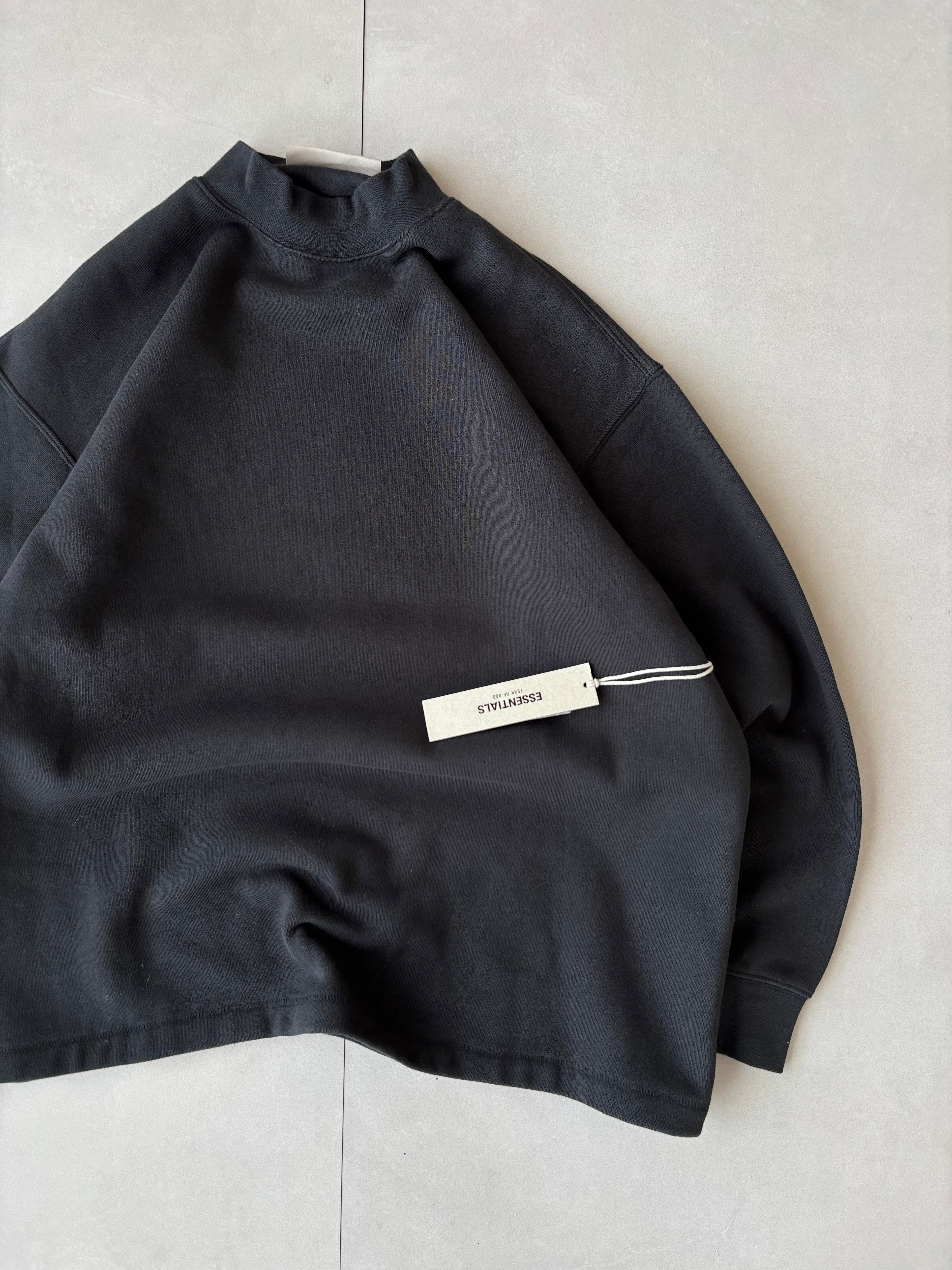 (M) Essentials Fear Of God Crewneck